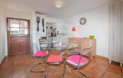 Cuisine ou kitchenette dans l'établissement 3 Bedroom Stunning Home In Marignana
