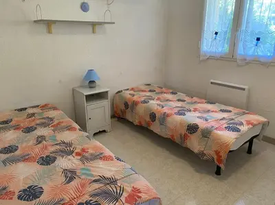 Un ou plusieurs lits dans un hébergement de l'établissement Charmant bonheur en bord de mer