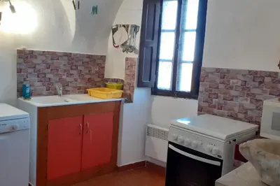 Cuisine ou kitchenette dans l'établissement Gîte E Curtaline