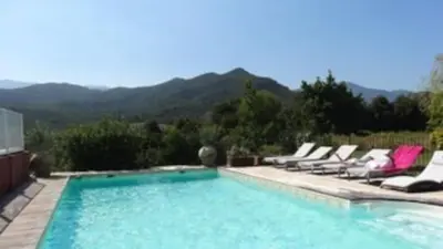 Vue générale sur la montagne ou vue sur la montagne depuis la villa
