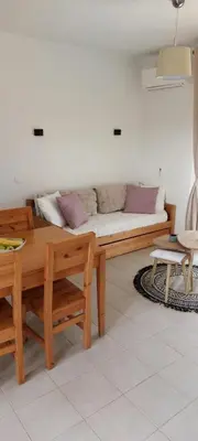 Coin salon dans l'établissement Location appartement les pieds dans l'eau, Résidence Aqua Linda à Poggio-Mezzana
