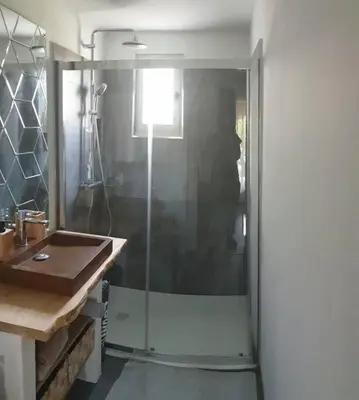 Salle de bains dans l'établissement Villa les pieds dans l'eau résidence calme