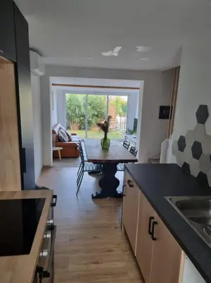 Cuisine ou kitchenette dans l'établissement Villa les pieds dans l'eau résidence calme