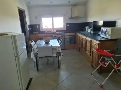 Cuisine ou kitchenette dans l'établissement Appartement de détente et vue sur montagnes