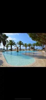 Piscine de l'établissement Appartement front de mer et piscines ou située à proximité