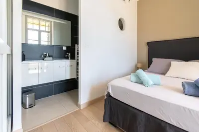 Un ou plusieurs lits dans un hébergement de l'établissement Superbe appartement vue mer - terrasse et parking