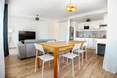 Cuisine ou kitchenette dans l'établissement Casamea - T3 U Benestà