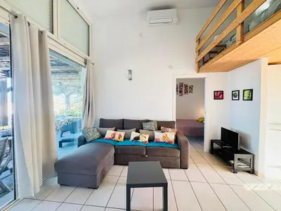 Coin salon dans l'établissement Appartement Libeccio 42 LUMIO