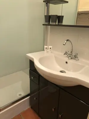 Salle de bains dans l'établissement Appartement Kalliste