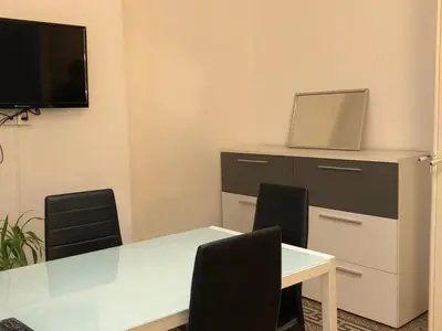 Télévision ou salle de divertissement dans l'établissement Appartement Kalliste