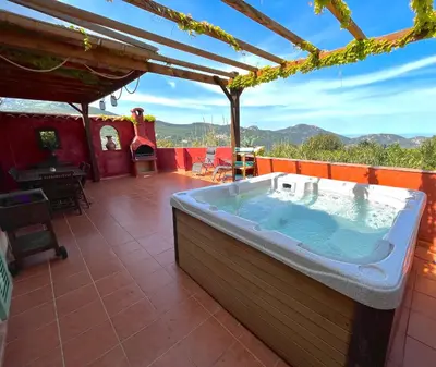 Vue générale sur la montagne ou vue sur la montagne depuis la villa