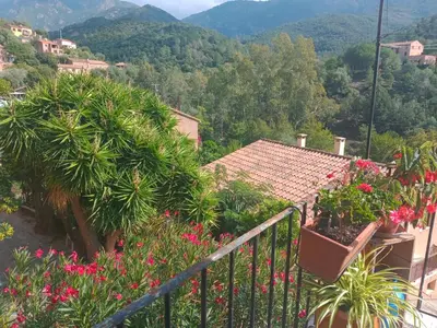 Vue générale sur la montagne ou vue sur la montagne depuis l'appartement