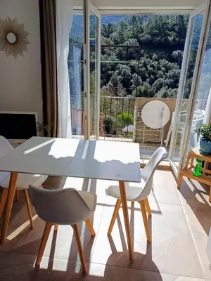 Balcon ou terrasse dans l'établissement JOLI 2 PIECES SERRIERA