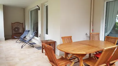 Coin salon dans l'établissement Très beau T3 dans résidence avec piscine à 5 min à pied de la plage et commerces