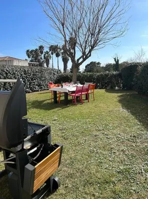 Jardin de l'établissement Rez de Jardin Piscine et Plage