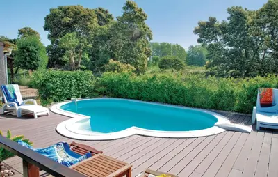 Piscine de l'établissement Beautiful Home In Venzolasca With Wifi ou située à proximité