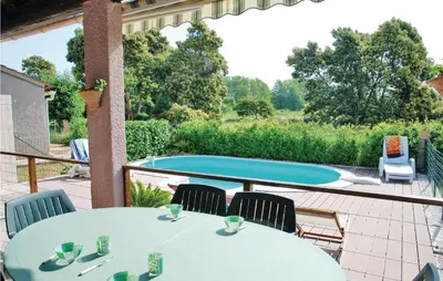 Piscine de l'établissement Beautiful Home In Venzolasca With Wifi ou située à proximité