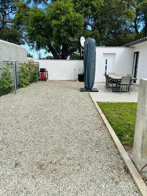 Jardin de l'établissement Villa Climatisée avec Piscine partagée , Terrasse et Parking