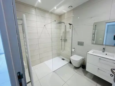 Salle de bains dans l'établissement Villa Climatisée avec Piscine partagée , Terrasse et Parking