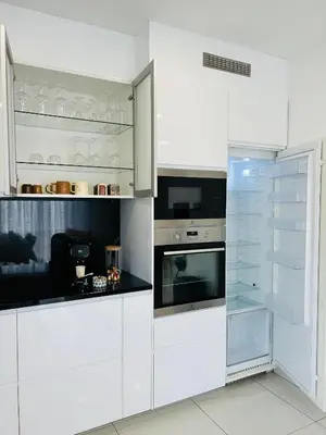 Cuisine ou kitchenette dans l'établissement Villa Climatisée avec Piscine partagée , Terrasse et Parking