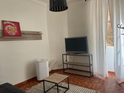 Télévision ou salle de divertissement dans l'établissement T2 Marché de Bastia