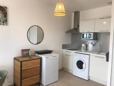 Cuisine ou kitchenette dans l'établissement Studio en bord de mer sur Costa Serena N54