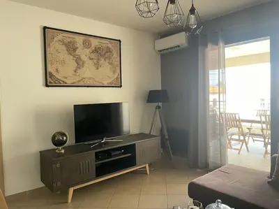 Télévision ou salle de divertissement dans l'établissement Bel Appartement en plein cœur de Folelli