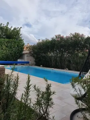 Piscine de l'établissement Maison à Saint-Florent avec piscine privée ou située à proximité