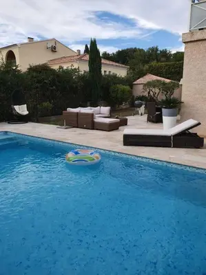 Piscine de l'établissement Maison à Saint-Florent avec piscine privée ou située à proximité