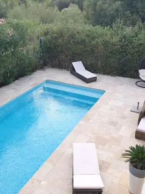 Piscine de l'établissement Maison à Saint-Florent avec piscine privée ou située à proximité
