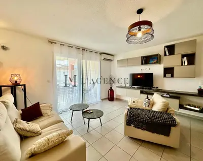 Télévision ou salle de divertissement dans l'établissement Appartement Cardellu Paisible & centre-ville CALVI