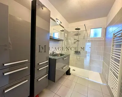 Salle de bains dans l'établissement Appartement Cardellu Paisible & centre-ville CALVI