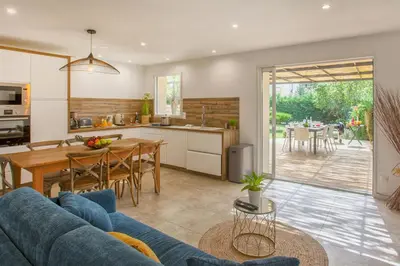 Cuisine ou kitchenette dans l'établissement Villa 