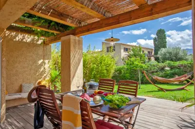 Jardin de l'établissement Maisonnette une chambre 