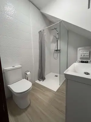 Salle de bains dans l'établissement BORGO Duplex 4 pers proche mer