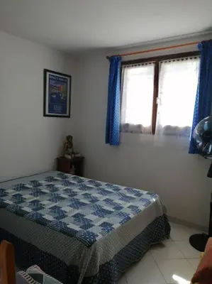 Un ou plusieurs lits dans un hébergement de l'établissement Maison près de la plage