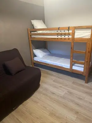 Un ou plusieurs lits dans un hébergement de l'établissement Bas de villa pour 6