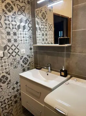 Salle de bains dans l'établissement Bas de villa pour 6