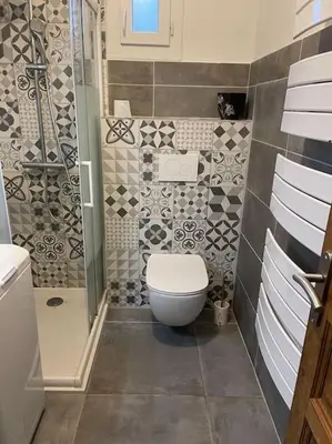 Salle de bains dans l'établissement Bas de villa pour 6