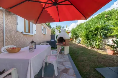 Jardin de l'établissement Superbe T3 en villa , entree sud de bastia ( Furiani )