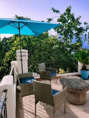 Coin salon dans l'établissement Maison Corse avec piscine et sauna - La Casa Lilia