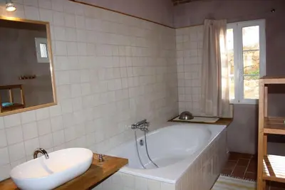 Salle de bains dans l'établissement MAISON DE CARACTERE A PIGNA