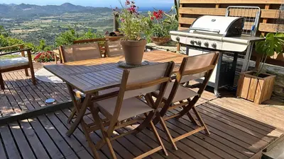 Vue générale sur la montagne ou vue sur la montagne depuis l'appartement
