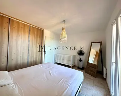 Un ou plusieurs lits dans un hébergement de l'établissement Appartement Manuro Paisible & vue mer CALVI