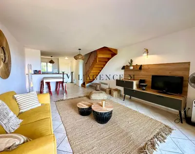 Coin salon dans l'établissement Appartement Manuro Paisible & vue mer CALVI