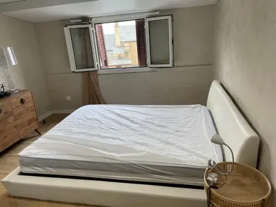 Un ou plusieurs lits dans un hébergement de l'établissement Appartement centre ville.