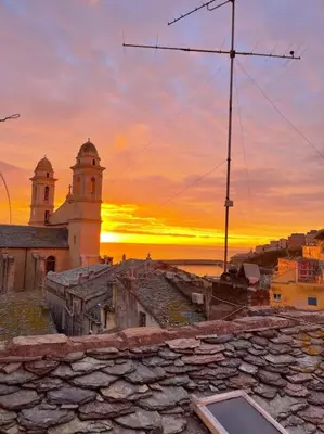 Lever ou coucher de soleil vu de l'appartement ou à proximité