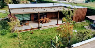 Jardin de l'établissement Maison de vacances avec piscine proche mer et montagne