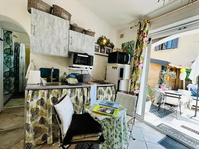 Cuisine ou kitchenette dans l'établissement les pivoines