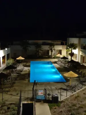 Piscine de l'établissement T3 Corse vue mer. pieds dans l'eau N164 ou située à proximité